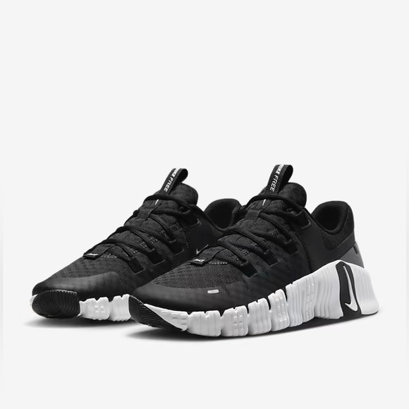 Nike Shoes - Nike Free Metcon 5 / workout shoes/ women’s size 9